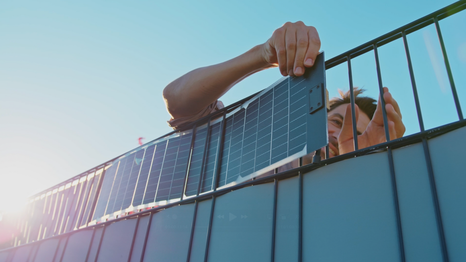 Flexible Solarstreifen für Gartenzäune: Sunbooster VERTICAL verwandelt Zäune in Sonnenkraftwerke